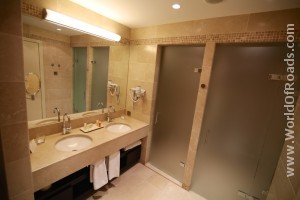 Shahdag hotel room. Bathroom.