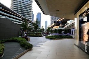 Zorlu Center Istanbul. Inner garden.